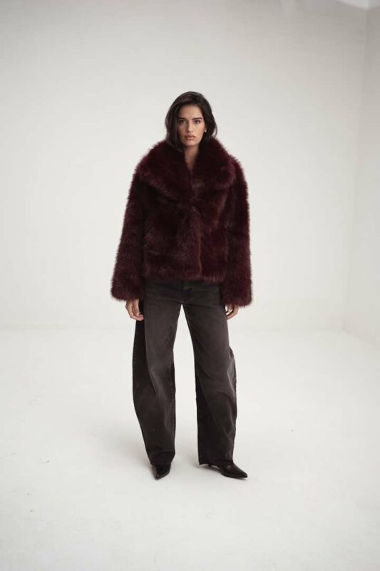 מעיל פרווה - NOEMIE FAUX-FUR JACKET – תמונה 11