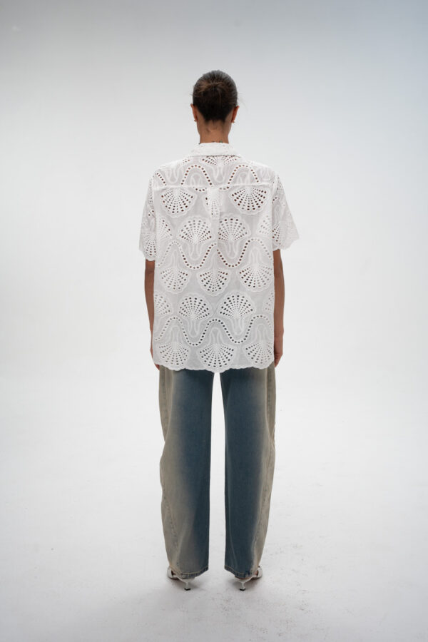 חולצת קורשה מכופתרת - White Eyelet Button-Up Shirt