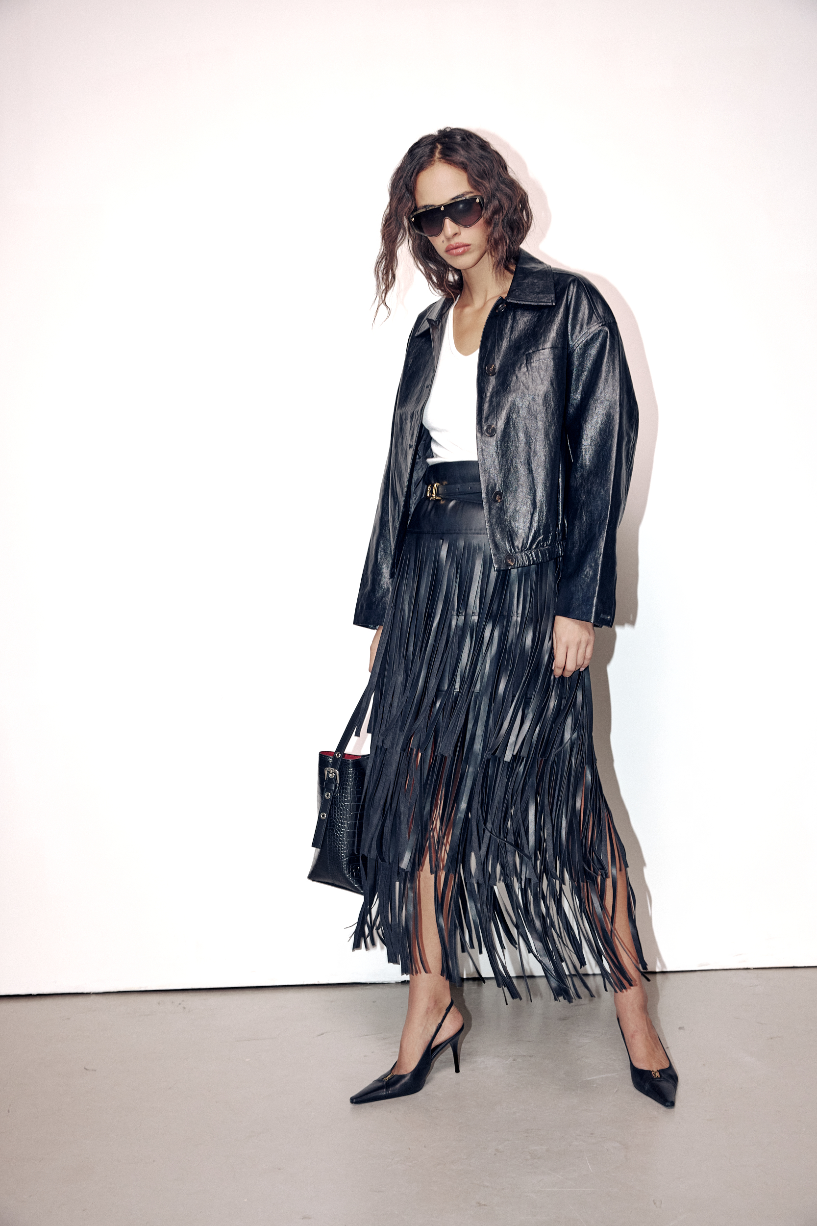 חצאית מקסי סטייטמנט פרנזים - Noir Leather Fringe Maxi Skirt – תמונה 3